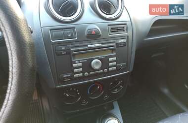Хэтчбек Ford Fiesta 2006 в Здолбунове