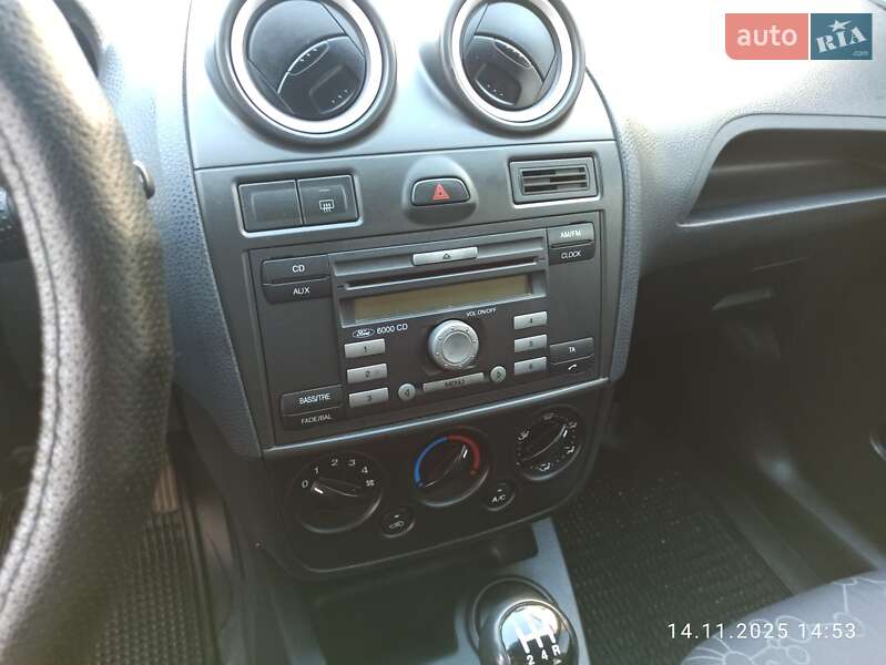 Хэтчбек Ford Fiesta 2006 в Здолбунове