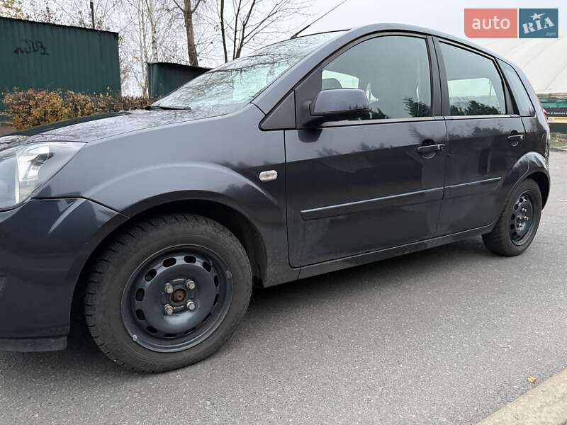 Хетчбек Ford Fiesta 2006 в Дніпрі