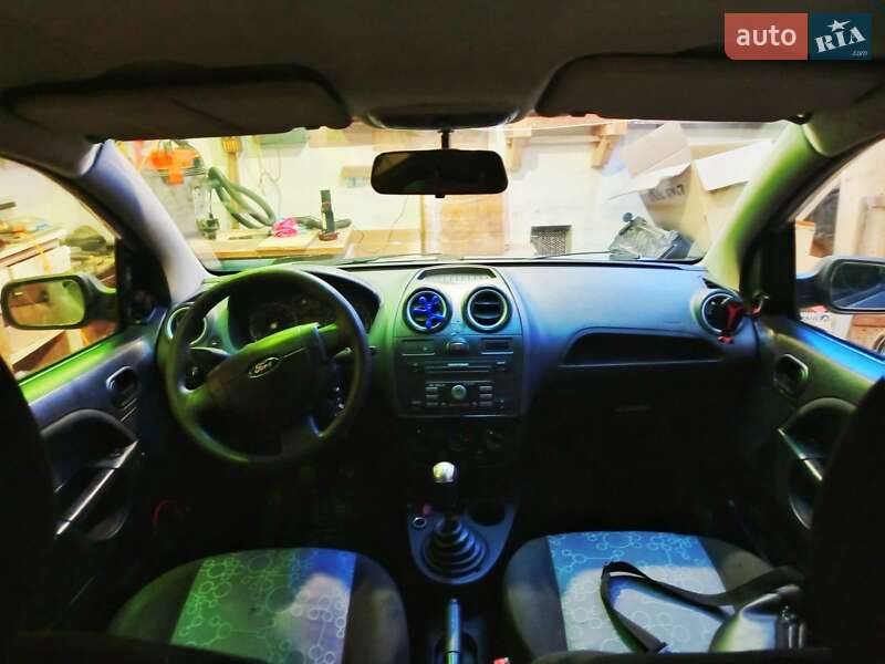 Хетчбек Ford Fiesta 2005 в Млиніві фото 9 Хетчбек Ford Fiesta 2005 в Млиніві