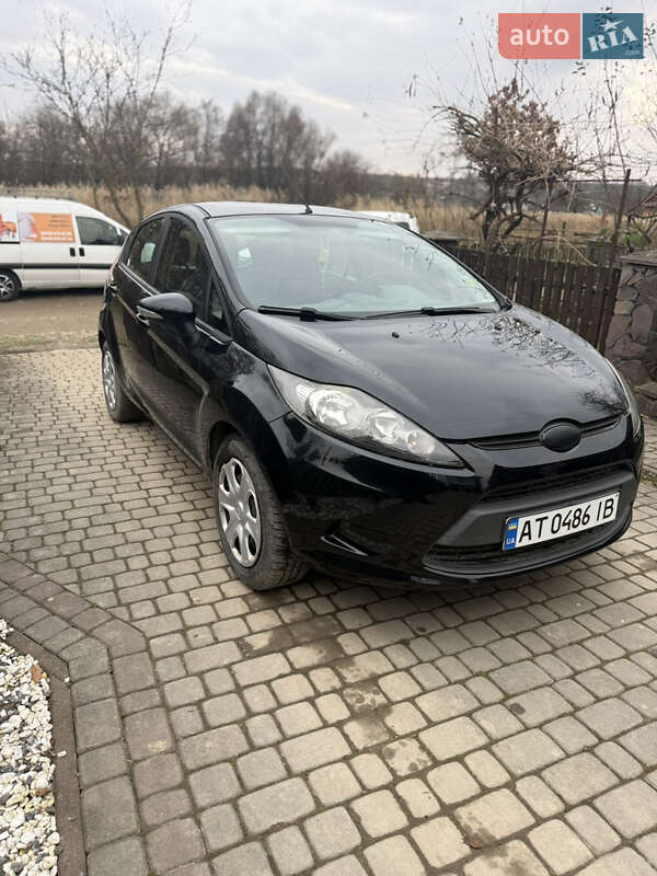Седан Ford Fiesta 2009 в Калуше