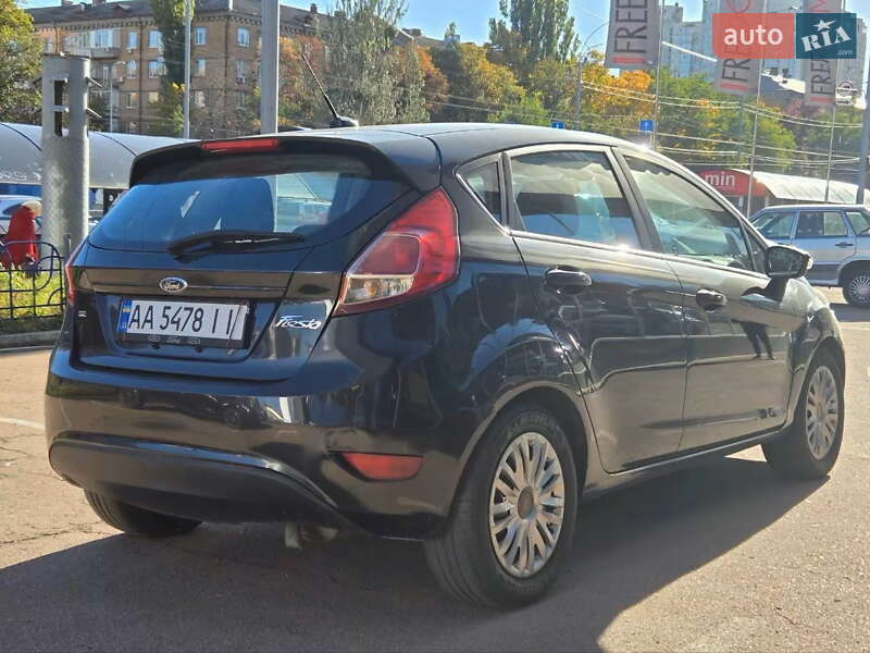 Хетчбек Ford Fiesta 2014 в Києві