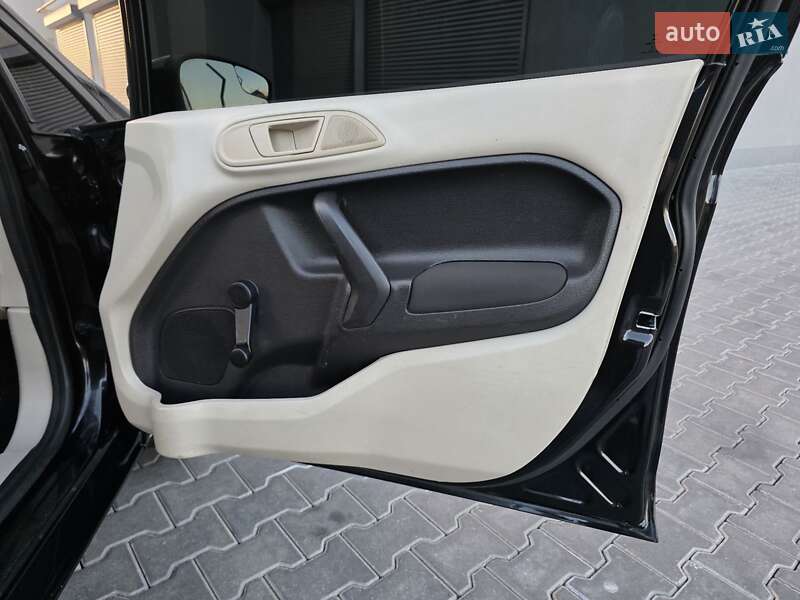 Хэтчбек Ford Fiesta 2013 в Хмельницком