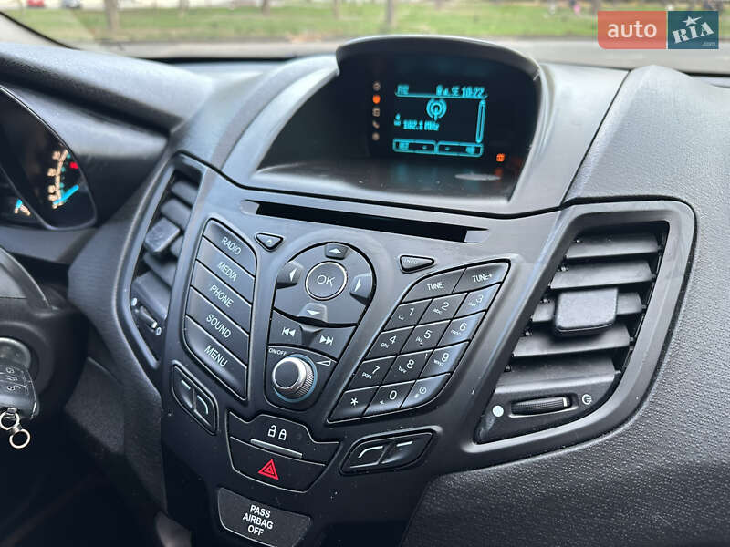 Седан Ford Fiesta 2015 в Миколаєві