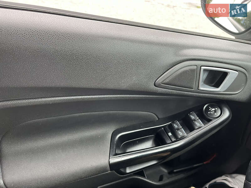 Хэтчбек Ford Fiesta 2013 в Звягеле