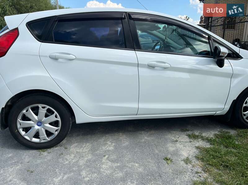 Хэтчбек Ford Fiesta 2013 в Звягеле