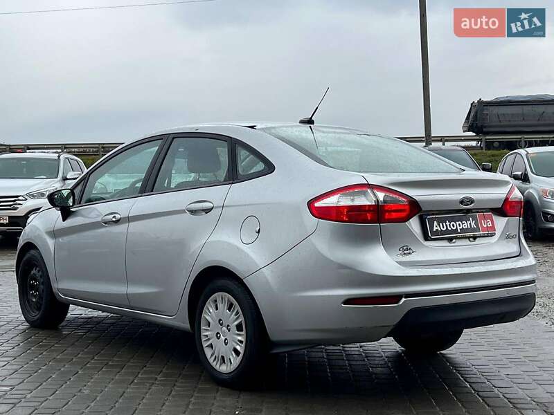 Седан Ford Fiesta 2015 в Львові