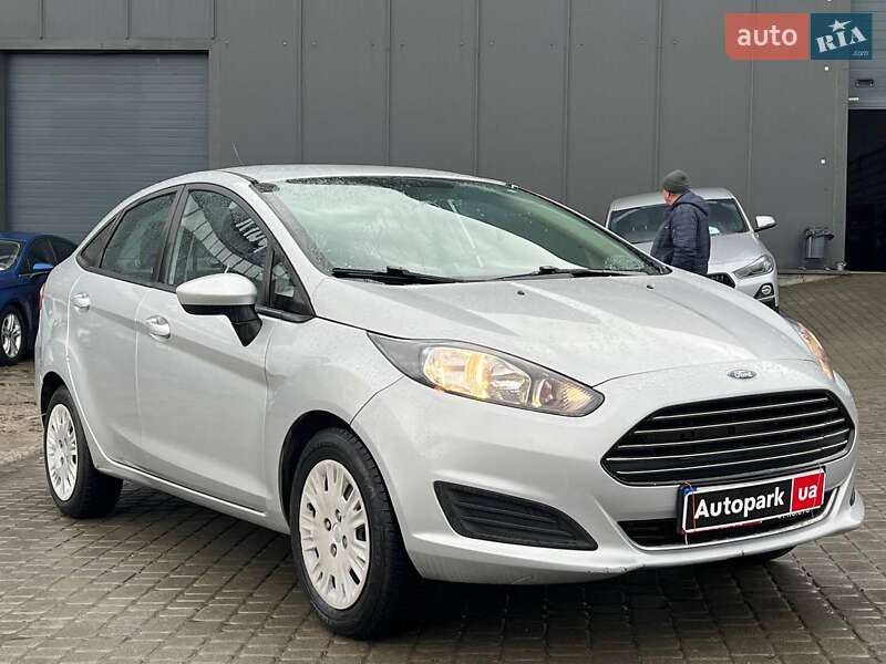 Седан Ford Fiesta 2015 в Львові