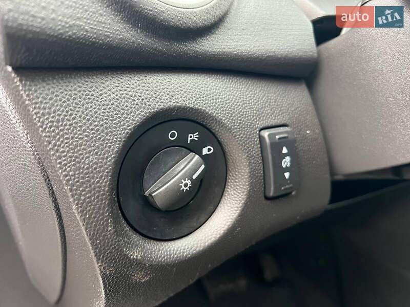 Седан Ford Fiesta 2015 в Львові