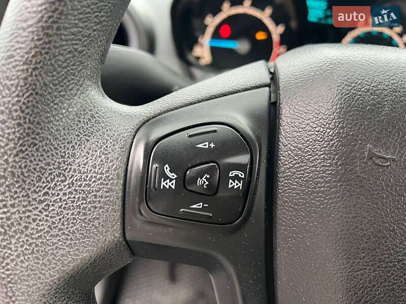 Седан Ford Fiesta 2015 в Львові