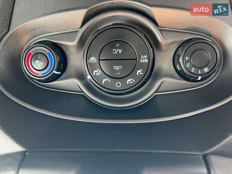 Седан Ford Fiesta 2015 в Львові