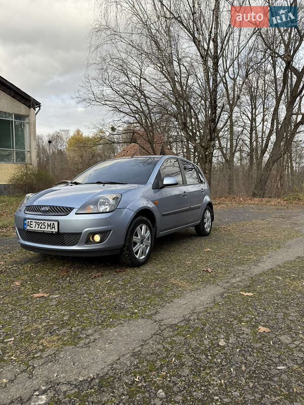Хэтчбек Ford Fiesta 2007 в Долине