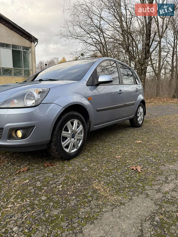 Хэтчбек Ford Fiesta 2007 в Долине