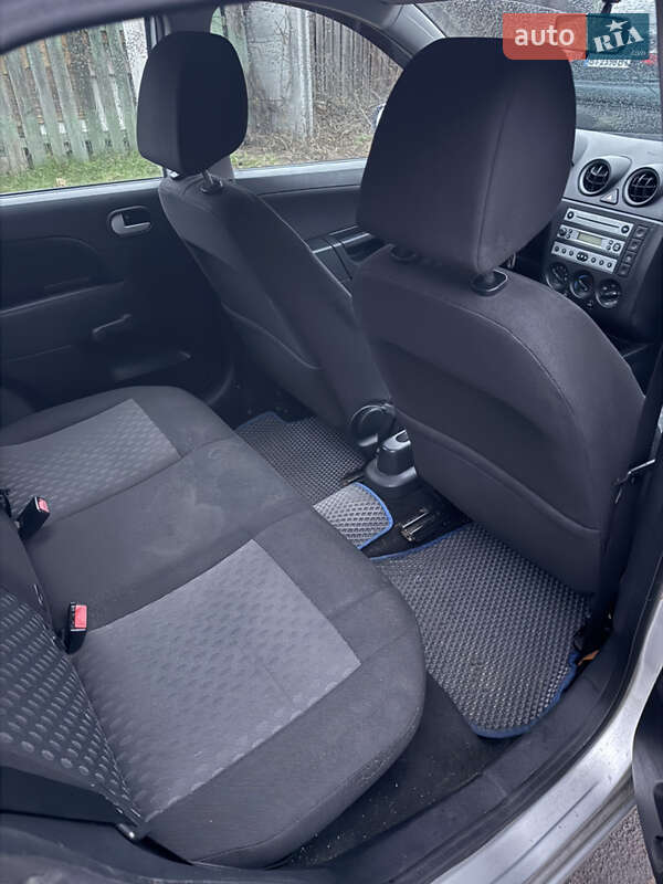 Хетчбек Ford Fiesta 2005 в Кременчуці