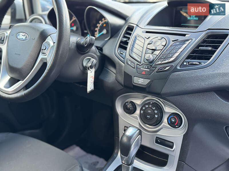 Седан Ford Fiesta 2016 в Дрогобичі