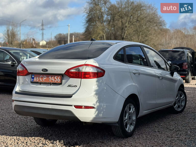 Седан Ford Fiesta 2016 в Дрогобичі