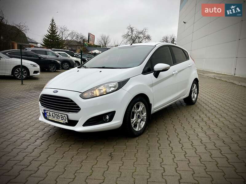 Хэтчбек Ford Fiesta 2015 в Киеве