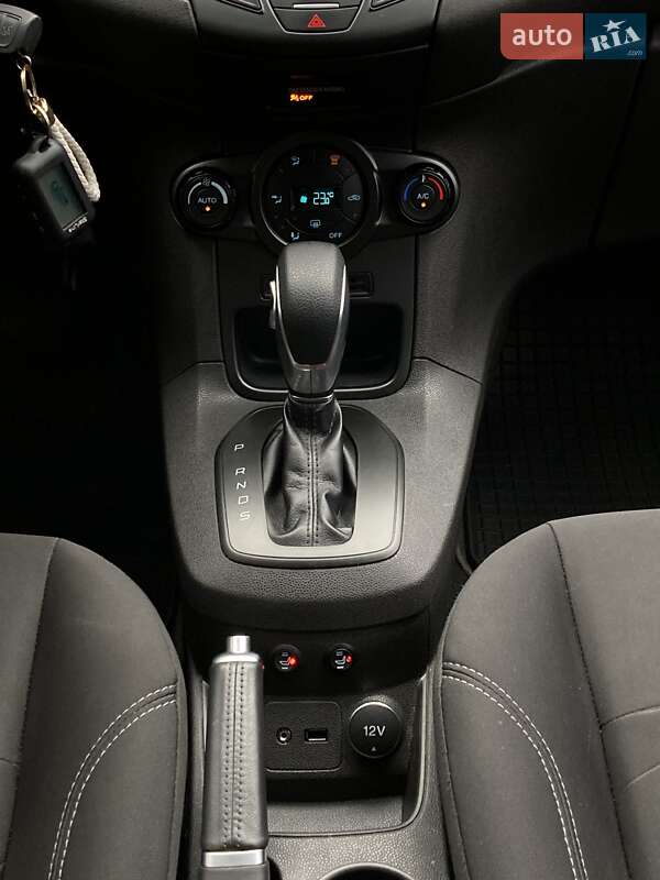 Хэтчбек Ford Fiesta 2015 в Киеве