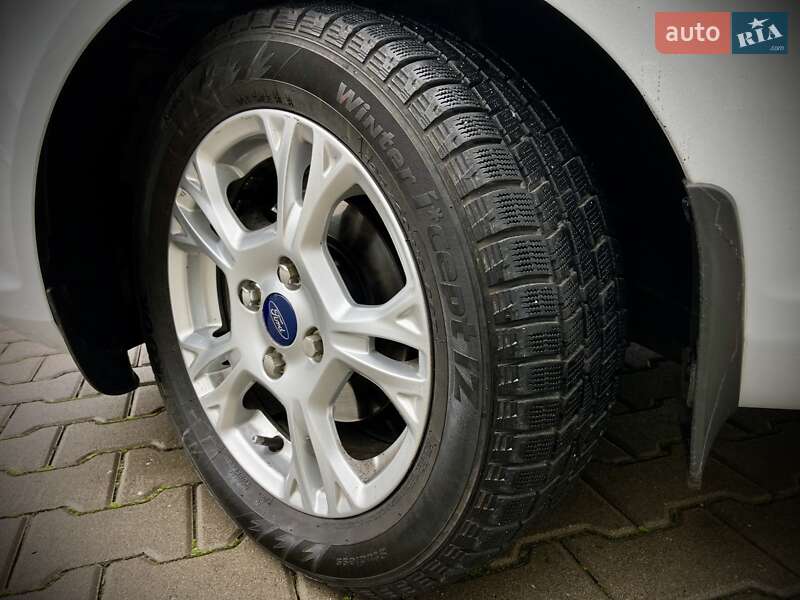 Хэтчбек Ford Fiesta 2015 в Киеве