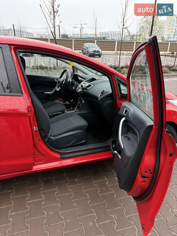 Хетчбек Ford Fiesta 2012 в Софіївській Борщагівці