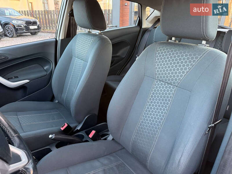 Хэтчбек Ford Fiesta 2012 в Стрые