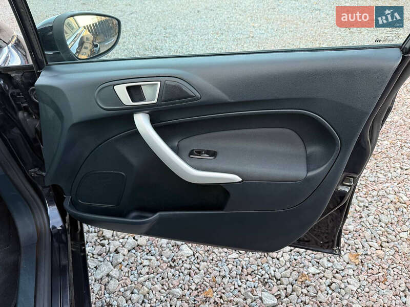 Хэтчбек Ford Fiesta 2012 в Стрые