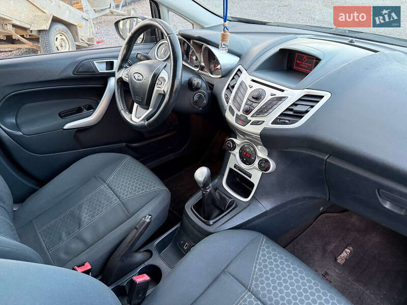 Хэтчбек Ford Fiesta 2012 в Стрые