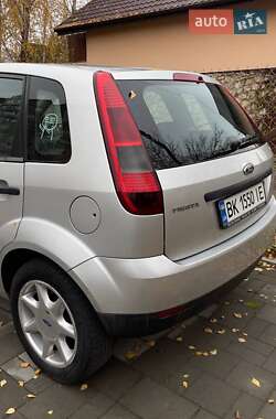 Хэтчбек Ford Fiesta 2003 в Здолбунове