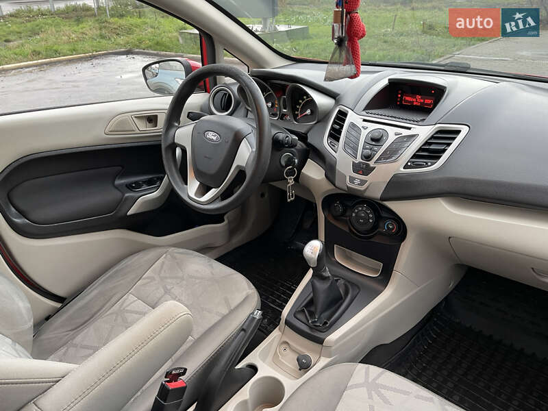 Хэтчбек Ford Fiesta 2012 в Полтаве