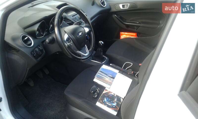 Хэтчбек Ford Fiesta 2013 в Маневичах