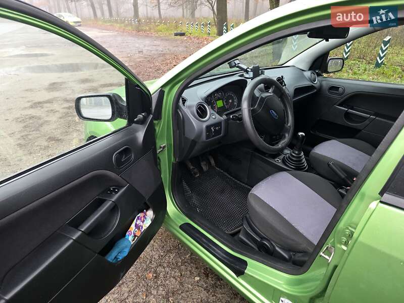 Хэтчбек Ford Fiesta 2008 в Киеве