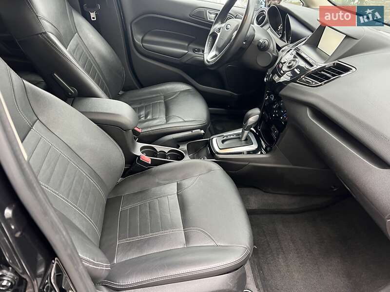 Хетчбек Ford Fiesta 2015 в Львові