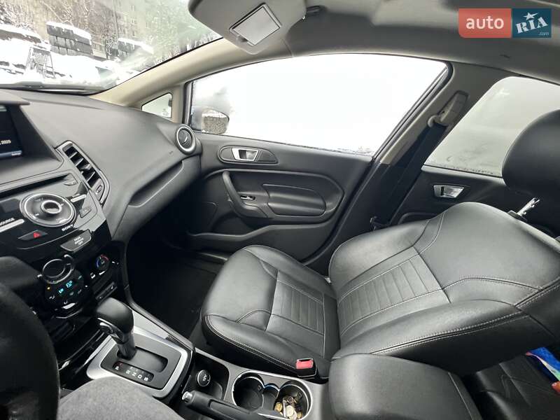 Хетчбек Ford Fiesta 2015 в Львові