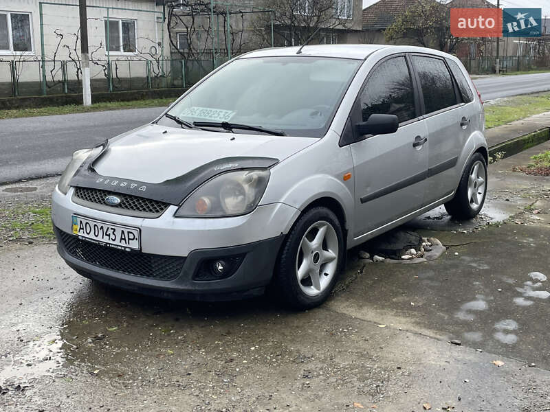 Хетчбек Ford Fiesta 2008 в Виноградові