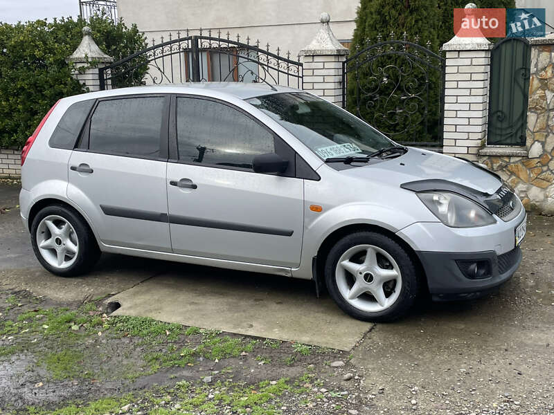 Хетчбек Ford Fiesta 2008 в Виноградові