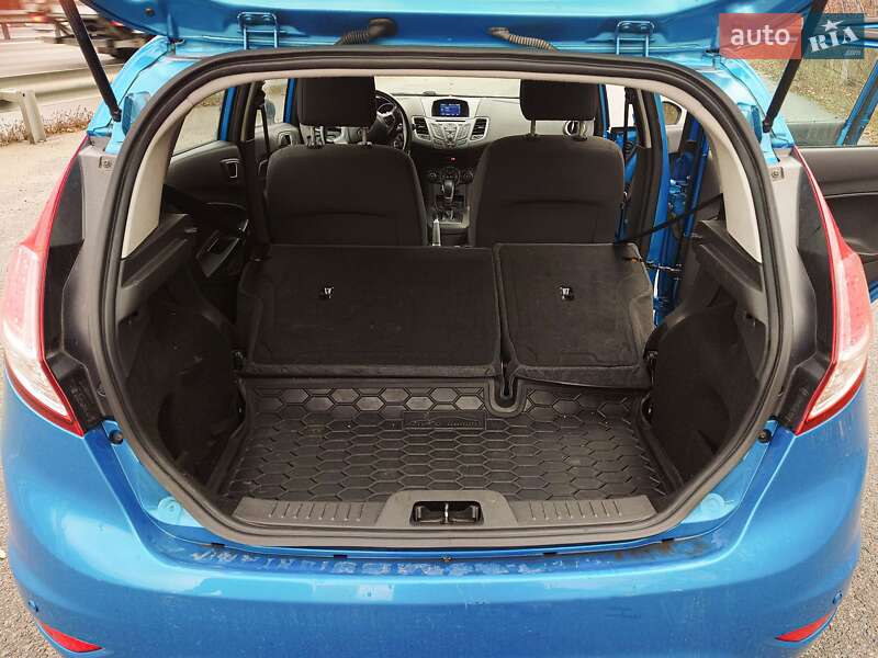 Хетчбек Ford Fiesta 2016 в Києві