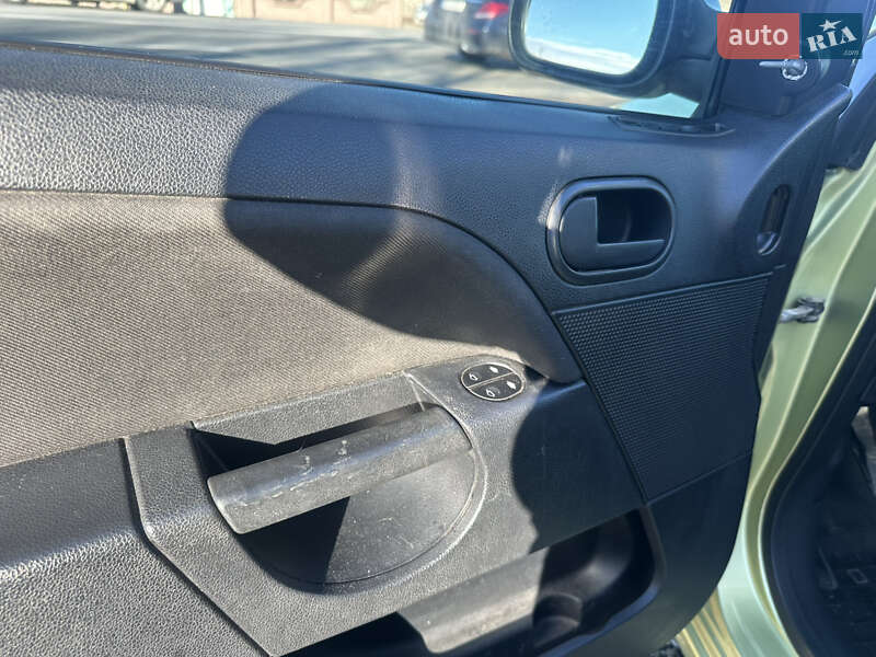 Хетчбек Ford Fiesta 2005 в Івано-Франківську