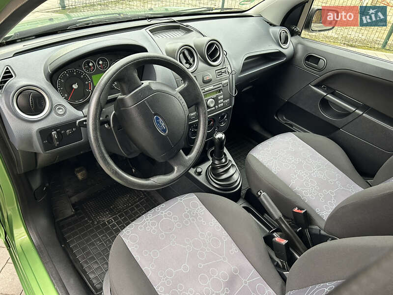 Хетчбек Ford Fiesta 2006 в Івано-Франківську