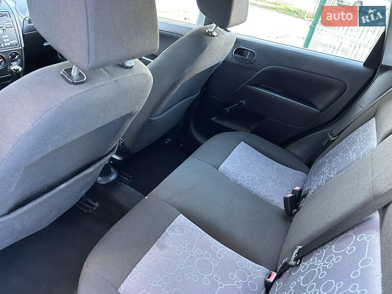Хетчбек Ford Fiesta 2006 в Івано-Франківську