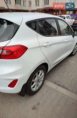 Хэтчбек Ford Fiesta 2017 в Киеве