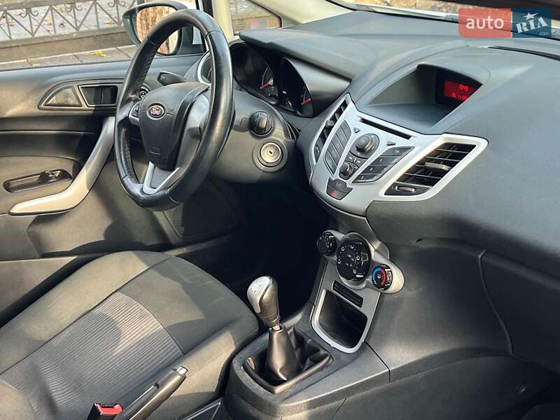 Хетчбек Ford Fiesta 2012 в Києві