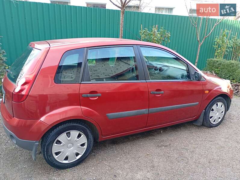 Хетчбек Ford Fiesta 2006 в Черкасах
