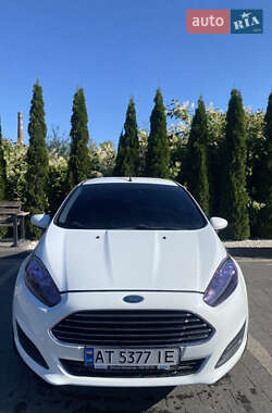 Хэтчбек Ford Fiesta 2014 в Надворной