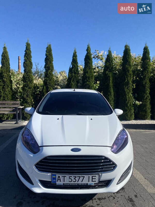 Хетчбек Ford Fiesta 2014 в Надвірній