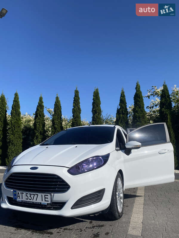 Хетчбек Ford Fiesta 2014 в Надвірній