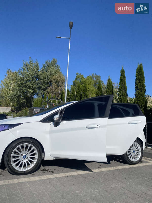 Хетчбек Ford Fiesta 2014 в Надвірній