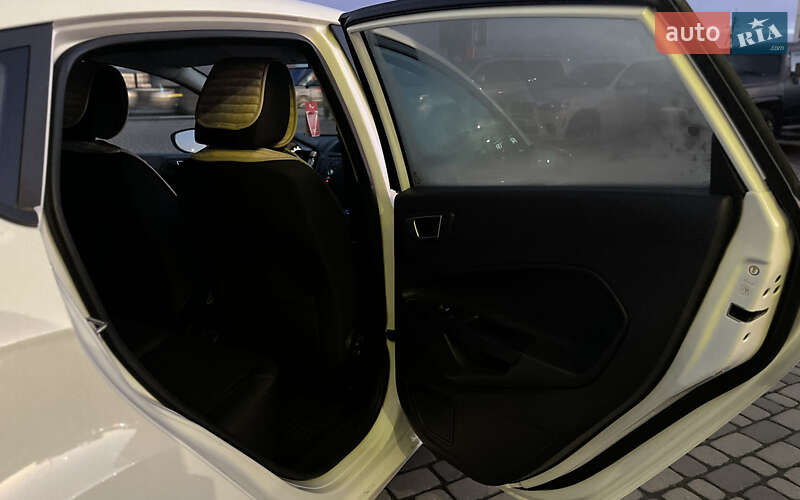 Хетчбек Ford Fiesta 2016 в Мукачевому