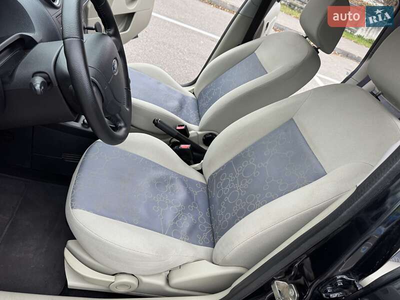Хетчбек Ford Fiesta 2007 в Києві