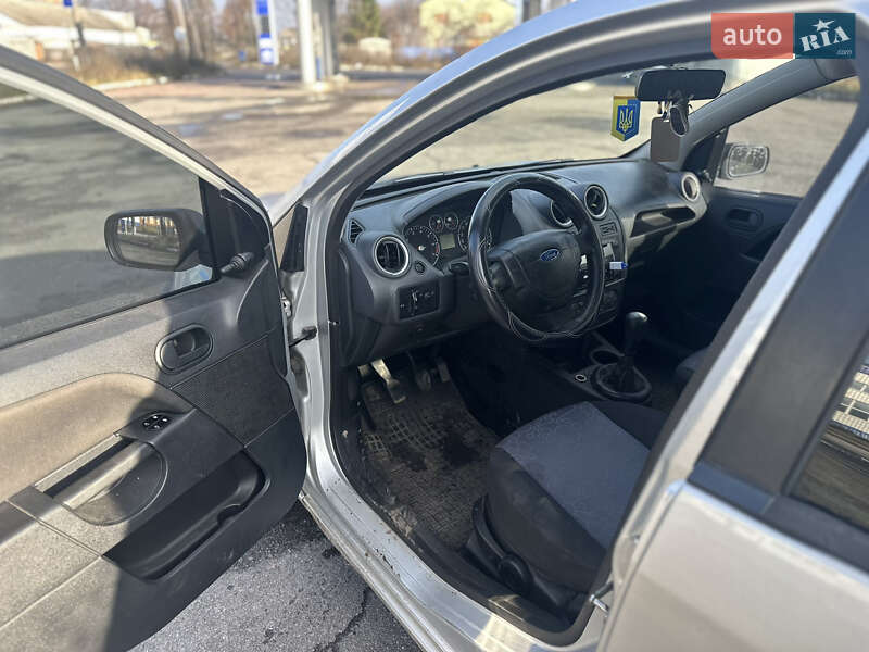 Хэтчбек Ford Fiesta 2008 в Сумах