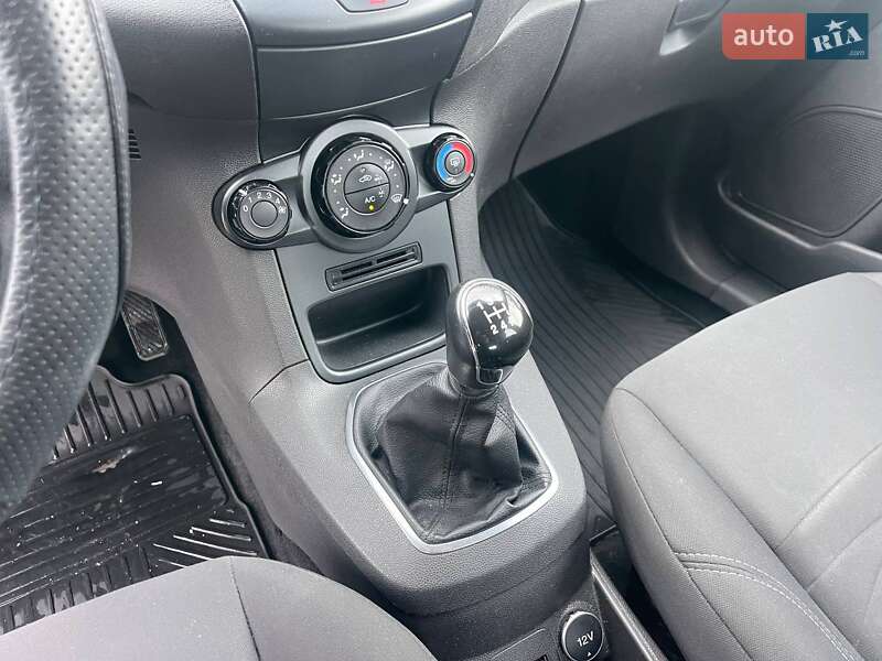 Хетчбек Ford Fiesta 2014 в Києві фото 21 Хетчбек Ford Fiesta 2014 в Києві